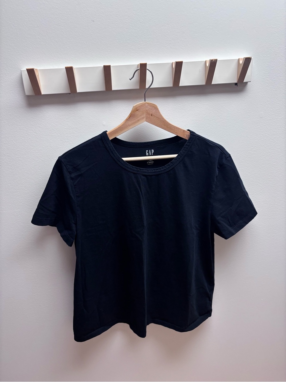 (3 for $30) GAP Black Organic Cotton Crewneck Tee - Picture 2 of 6